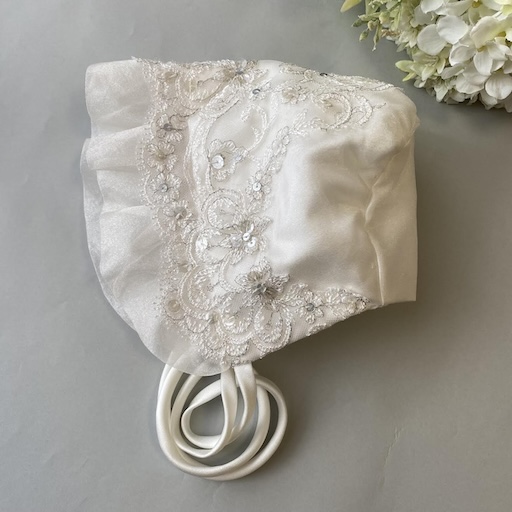 ウェディングドレスを材料として作成した小物
