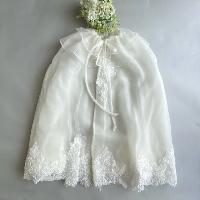 ウェディングドレスを材料として作成した小物