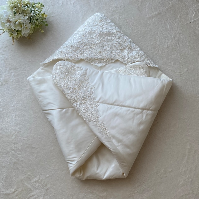 ウェディングドレスを材料として作成した小物