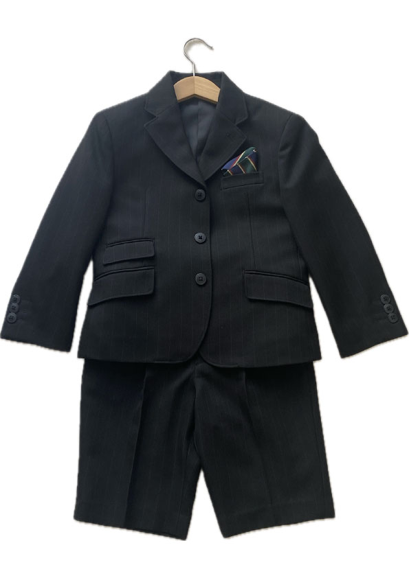 大人用スーツを材料として作成した子供用スーツ