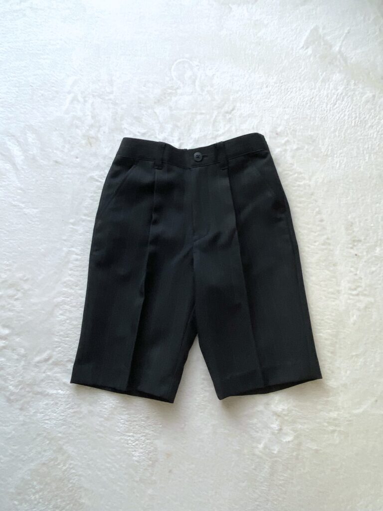 大人用スーツを材料として作成した子供用スーツ