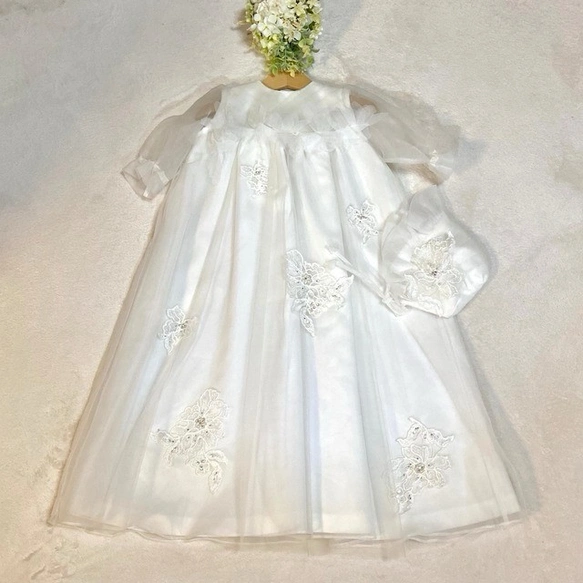 ウェディングドレスを材料として作成したベビードレス