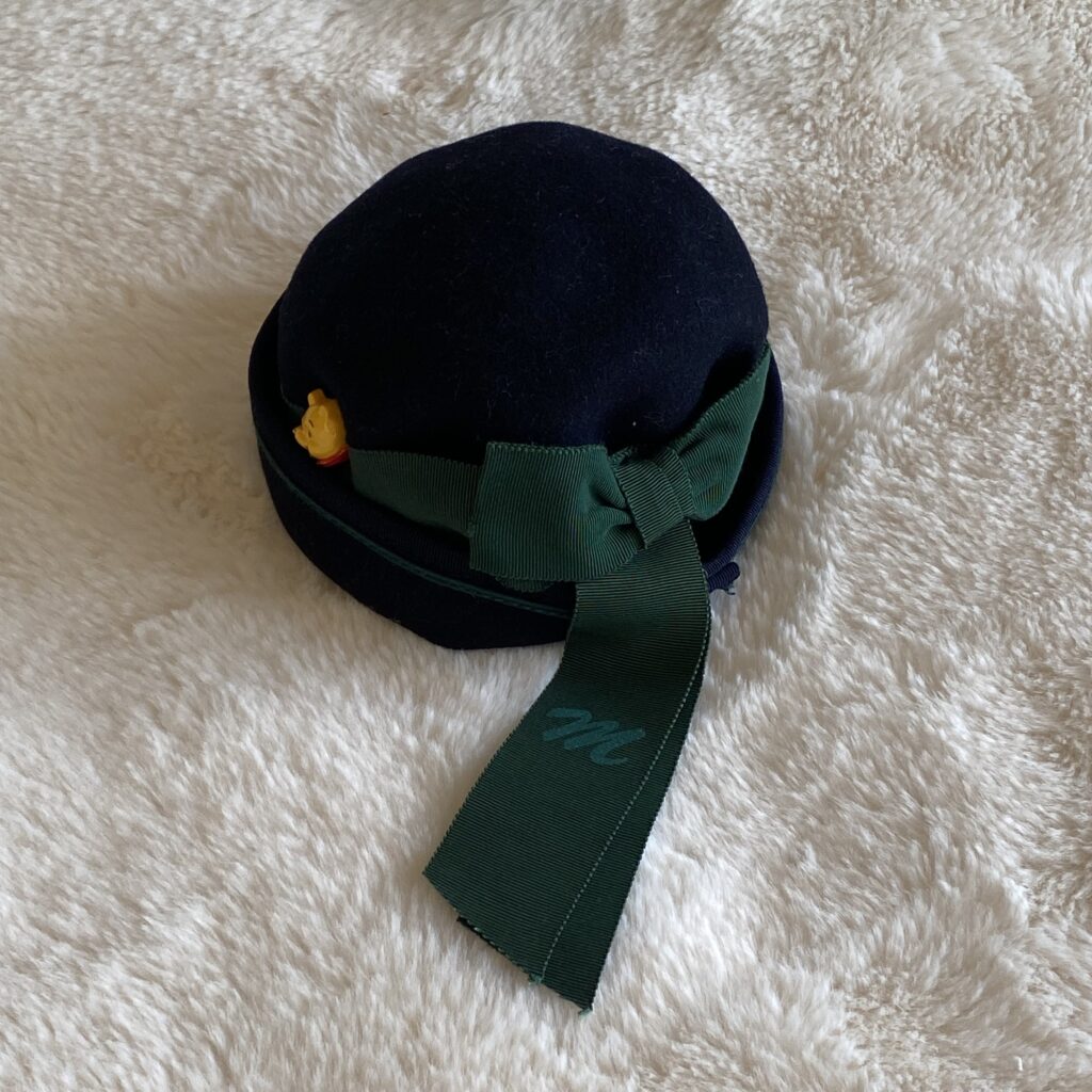 制服を材料として作成したぬいぐるみ用の服