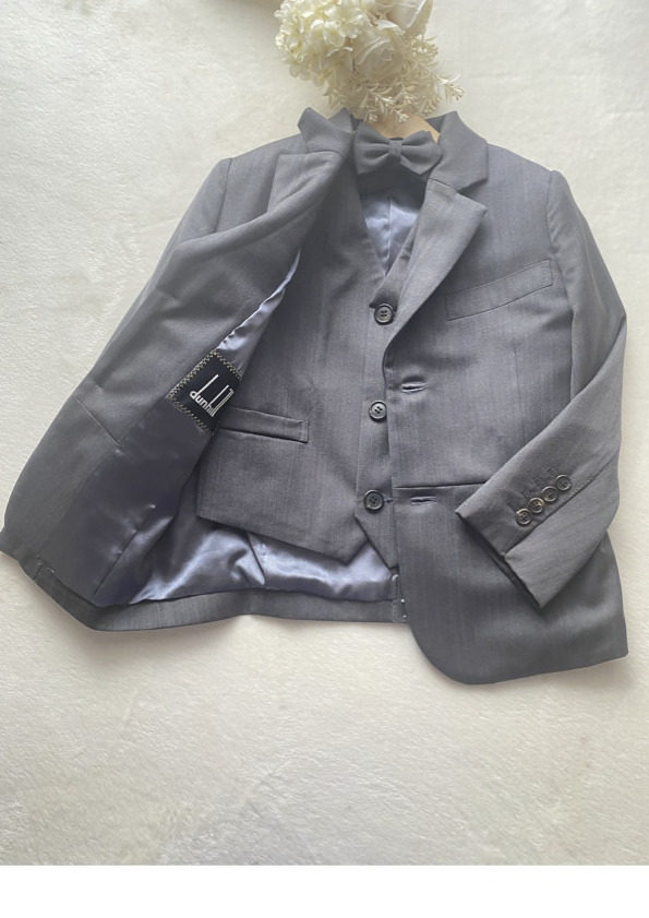大人用スーツを材料として作成した子供用スーツ