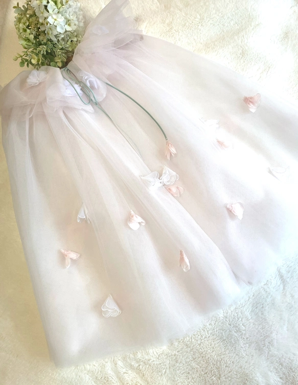 ウェディングドレスを材料として作成したベビードレス