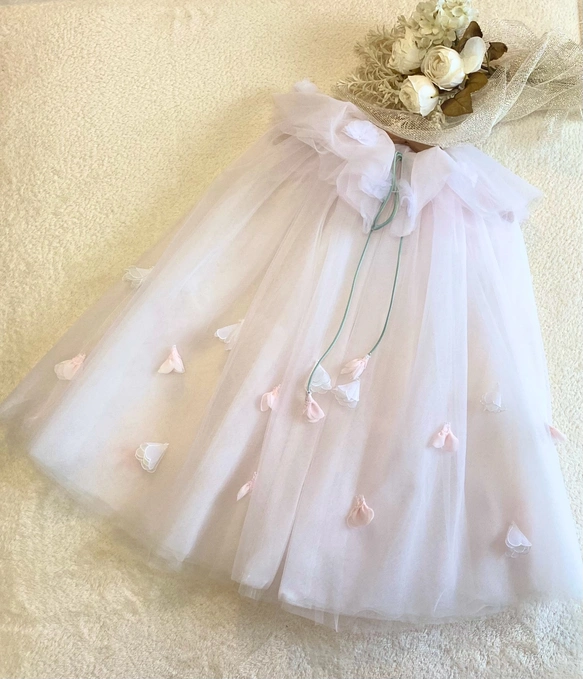 ウェディングドレスを材料として作成したベビードレス