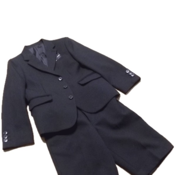 大人用スーツを材料として作成した子供用スーツ